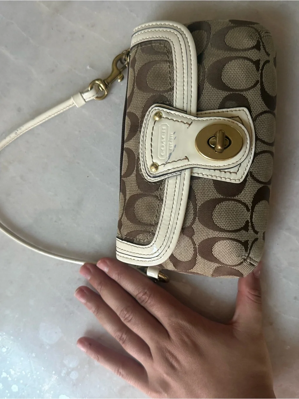 100% Authentic Coach Signature Canvas Wristlet in Khaki/Chalk